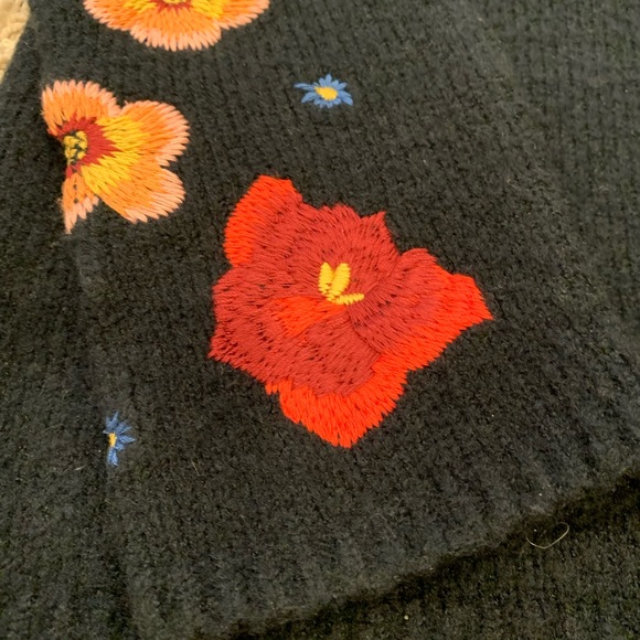 Large Wool blend sweater. Beautiful detail work - Picture 3 of 13